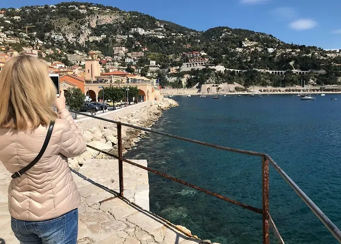 Nice/villefranche شقة *